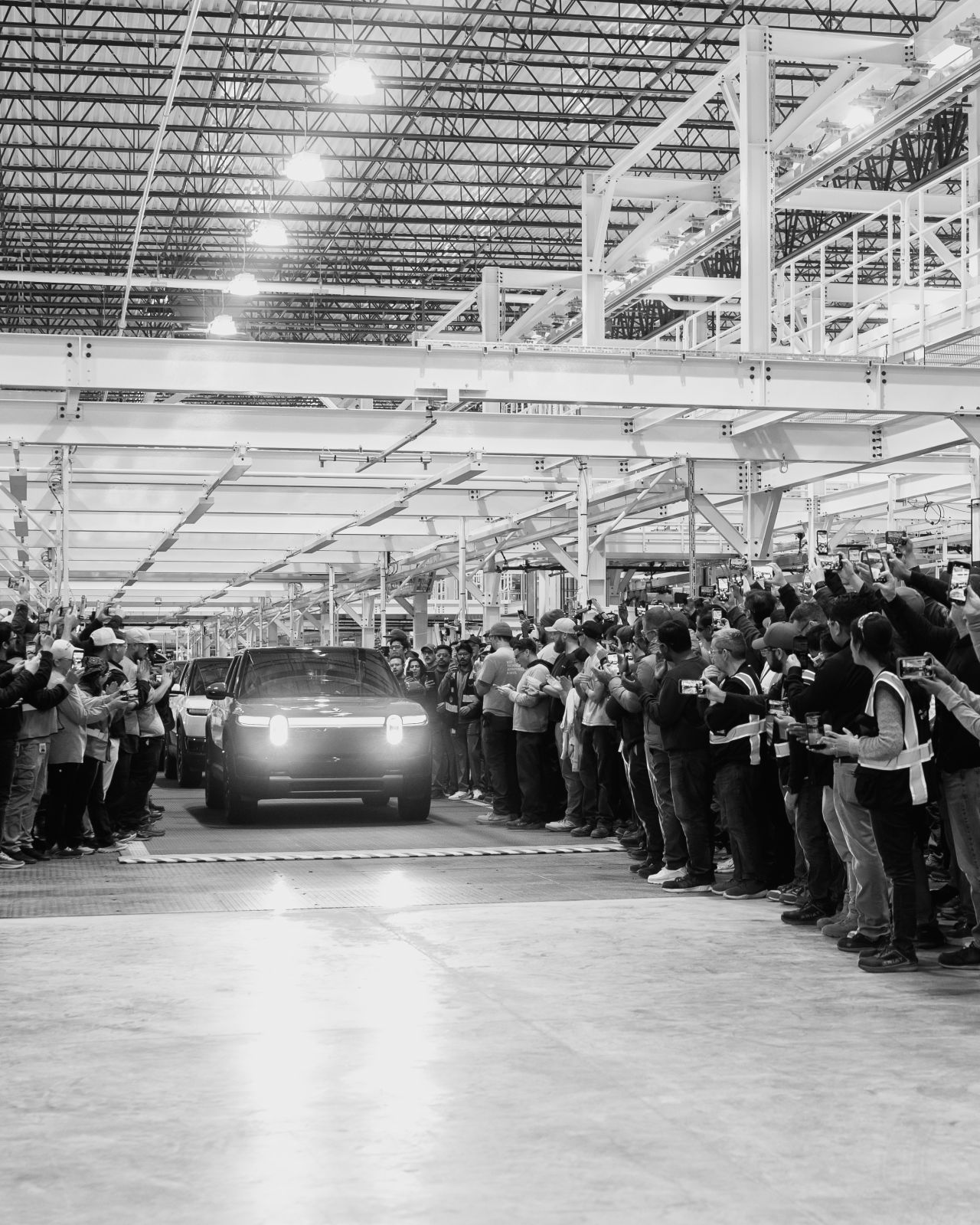 Rivian tái sử dụng hơn 100 pin xe điện cũ làm hệ thống lưu trữ năng lượng 10 MWh tại nhà máy — mô hình kinh tế tuần hoàn đáng để Việt Nam học hỏi