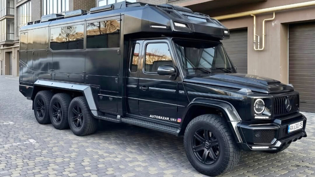 Chiếc Mercedes-AMG G63 tám bánh biến thành nhà di động giá 285.000 USD — hóa ra là sản phẩm của AI