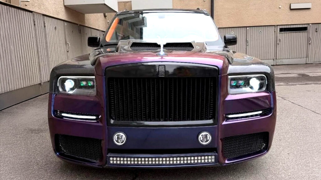 Chiếc Range Rover Sport 2006 tại Phần Lan gây sốc với mặt calang Rolls-Royce Cullinan — "độ" hay "phá"?