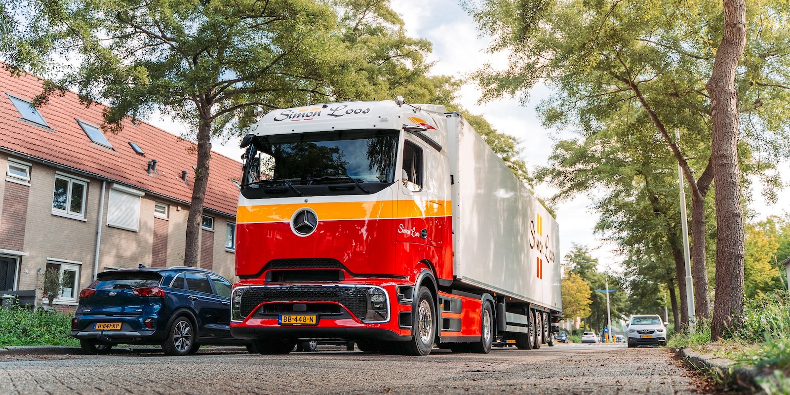Simon Loos nâng đội xe tải điện lên hơn 200 chiếc sau đơn hàng 75 xe Mercedes-Benz eActros 600