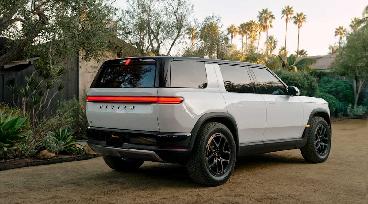 Rivian ra mắt dòng R2 hoàn chỉnh: công bố đầy đủ phiên bản và giá bán từ 1,13 tỷ VND