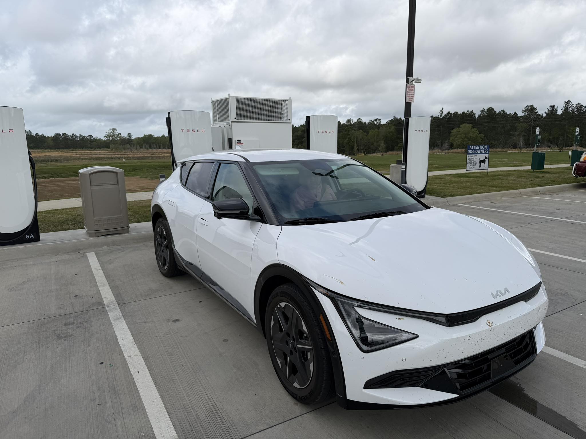 Tài xế xe điện Kia EV6 sạc đầy pin chưa tới 750.000 VND trong chuyến road trip xuyên bang — rẻ hơn đổ xăng rất nhiều