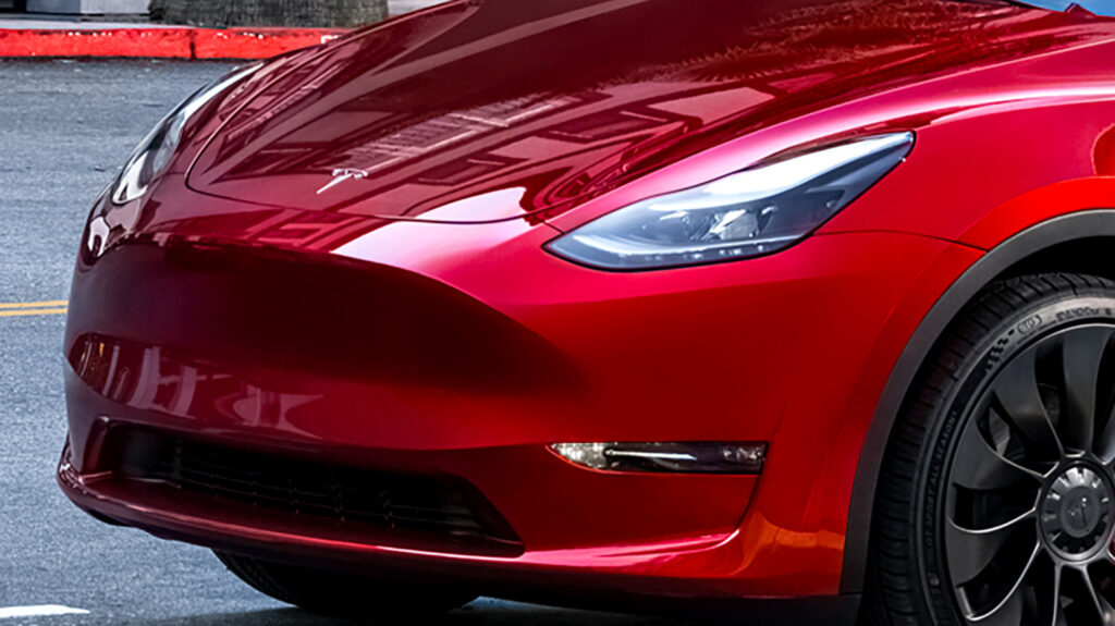 Tesla bị triệu hồi hơn 20.000 xe vì đèn pha quá sáng — sau hai năm khẳng định đèn "vô hại"