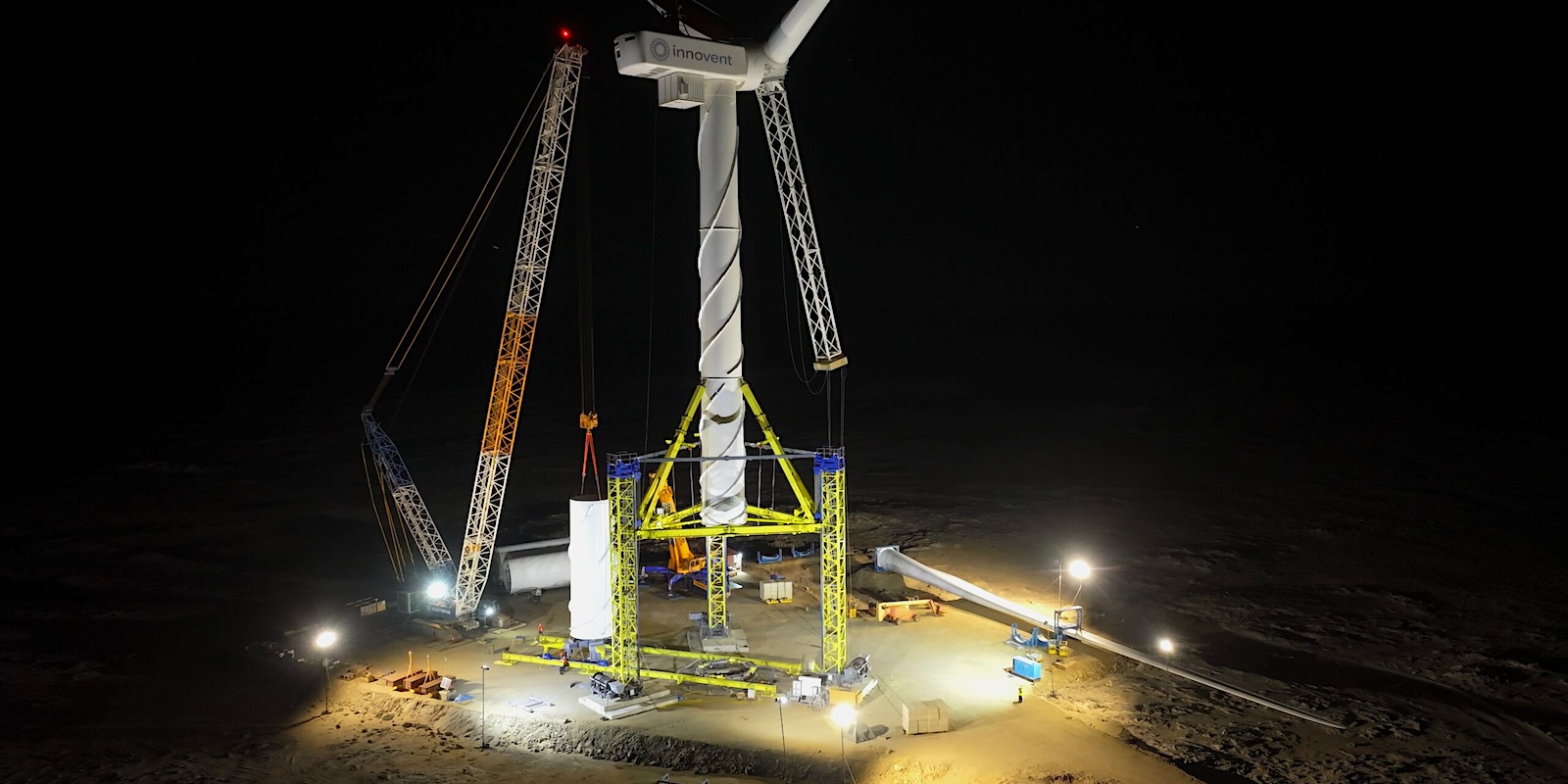 Fortescue Nabrawind lắp đặt turbine gió không cần cần trục tại châu Phi — bước đột phá cho năng lượng tái tạo vùng xa