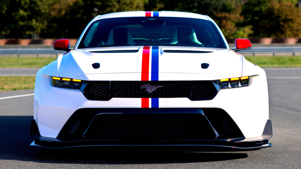 Ford mở lại đơn đăng ký mua Mustang GTD giá 325.000 USD — tin vui và cả thách thức cho siêu xe cơ bắp Mỹ