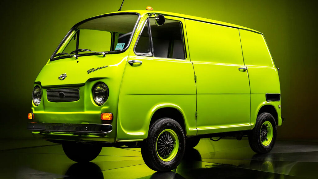 Subaru Sambar 360 đời 1969 — xe van tí hon nhỏ hơn cả Fiat 500e nhưng vẫn chở được cả gia đình