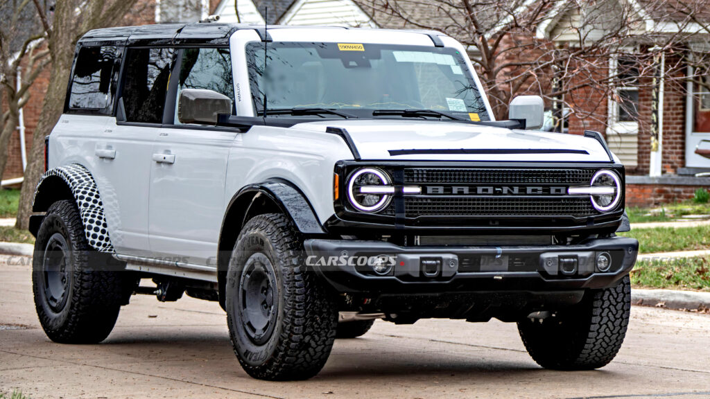 Ford Bronco nâng cấp giữa vòng đời lộ diện — mâm beadlock, nội thất mới và tín hiệu về phiên bản hybrid