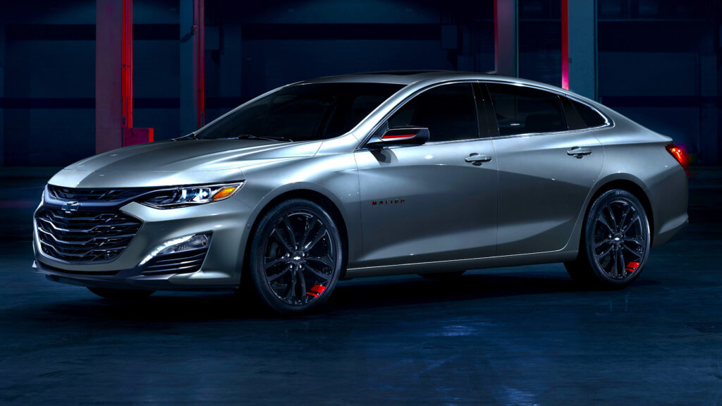 GM ngồi trên gần 20.000 đơn khiếu nại camera lùi Chevrolet Malibu suốt một năm trước khi triệu hồi