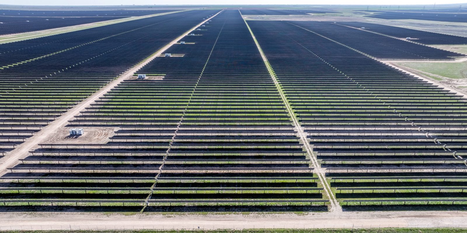 Texas tiếp tục bổ sung trang trại điện mặt trời khổng lồ khi nhu cầu điện trên lưới ERCOT tăng vọt