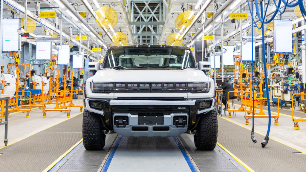 GM tạm dừng sản xuất Hummer EV và Silverado EV — 1.300 công nhân nghỉ việc khi doanh số lao dốc sau khi Mỹ xóa trợ cấp xe điện