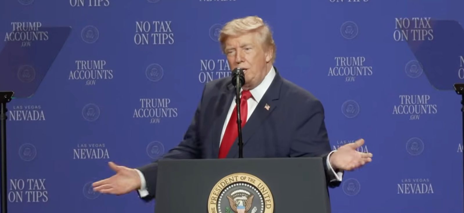 Trump tuyên bố người lái xe điện mắc "bệnh" trong cuộc vận động tại Las Vegas