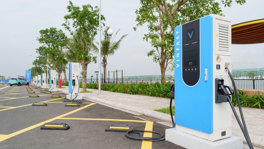 Tin xe điện 17/04: Chỉ còn 13 ngày để hưởng ưu đãi đổi xe xăng sang xe điện từ Vingroup — V-Green đẩy nhanh tiến độ 99 siêu trạm sạc