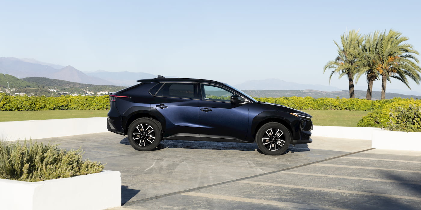 Toyota dập tắt hy vọng về RAV4 thuần điện — khuyên khách hàng thử ngay bZ4X đang bán chạy kỷ lục