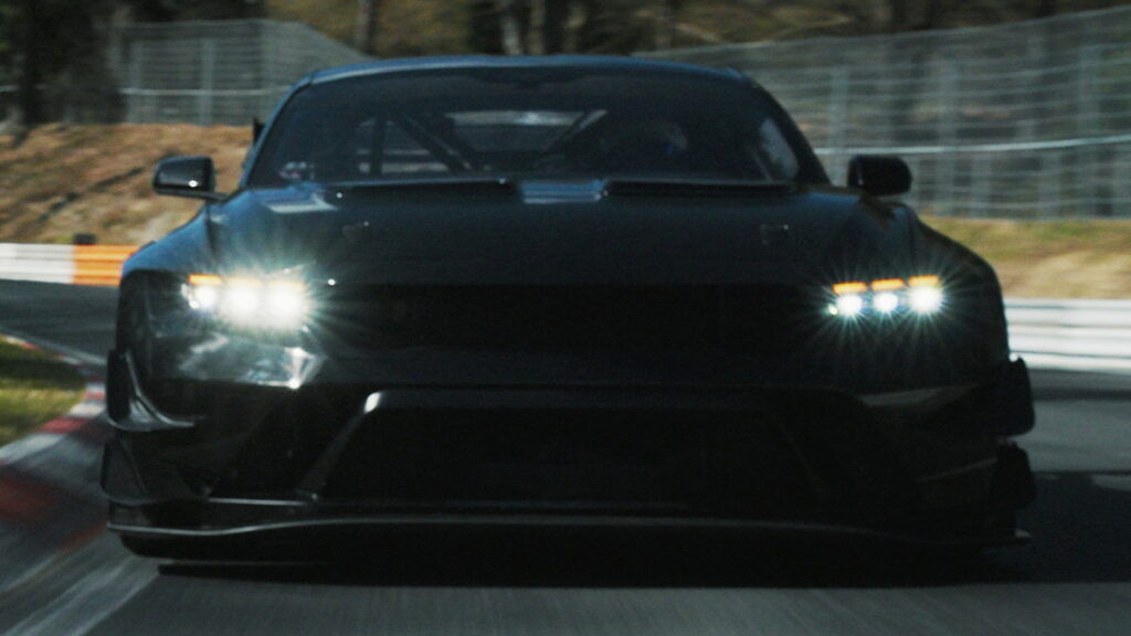 Mustang GTD Competition chinh phục Nürburgring — đánh bại Corvette ZR1X 1.250 mã lực dù ít sức mạnh hơn và chỉ dẫn động cầu sau