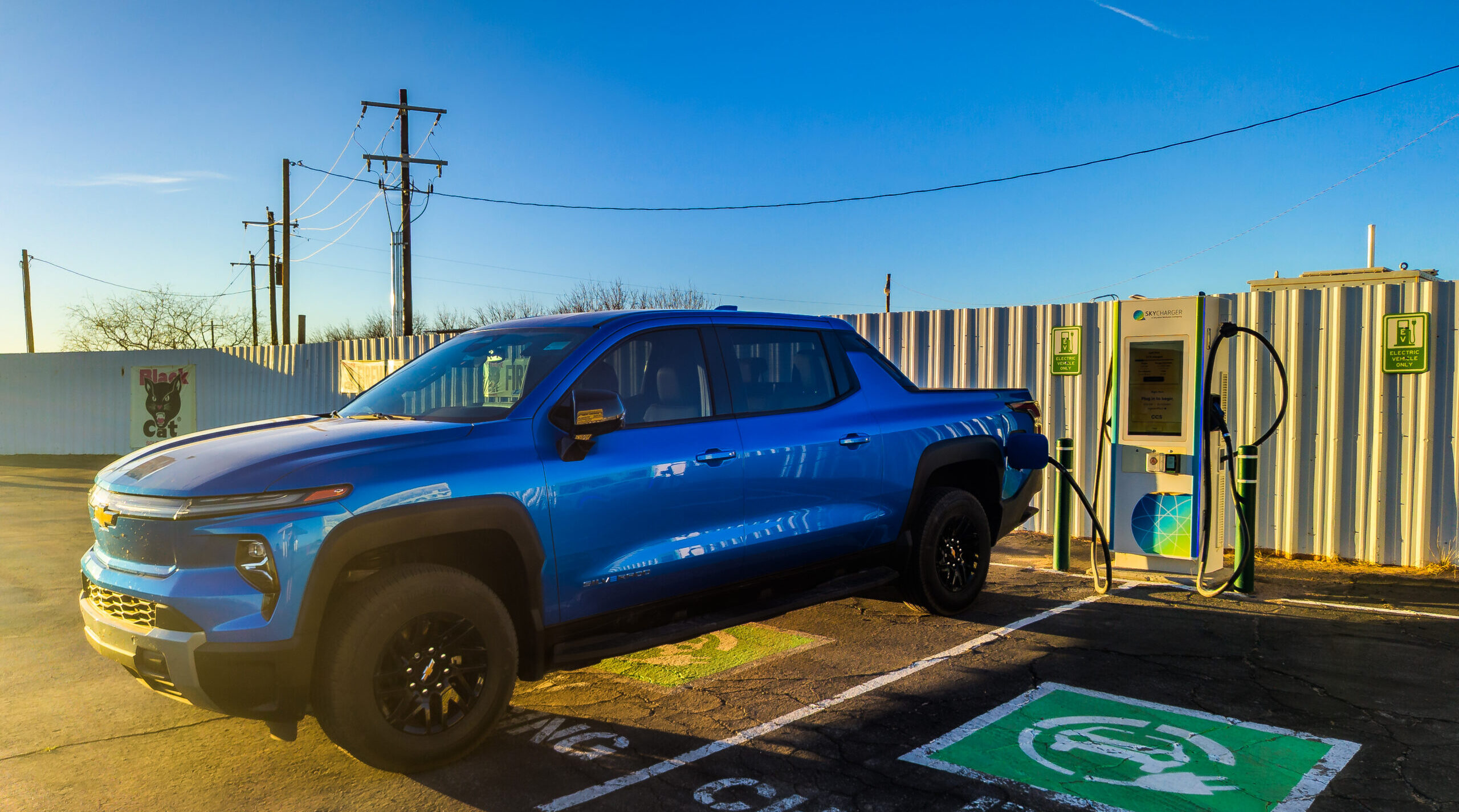 Silverado EV sau 1.600 km đầu tiên — trải nghiệm thực tế từ một chủ xe bán tải điện Chevrolet