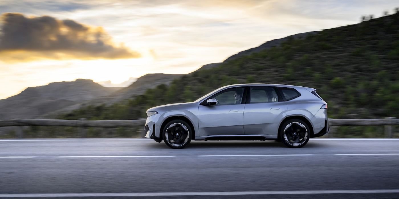 BMW iX3 thế hệ mới có giá rẻ hơn hầu hết đối thủ xe điện hạng sang