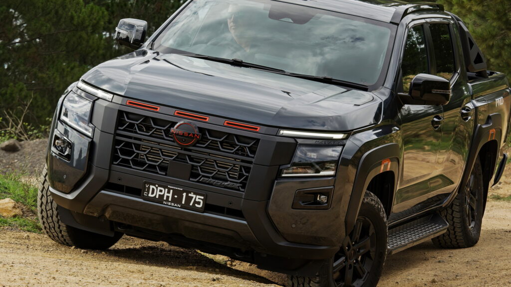 Nissan Navara tháo bỏ giảm chấn ngay từ nhà máy trước khi bán cho khách hàng Úc — lý do đằng sau quyết định lạ đời